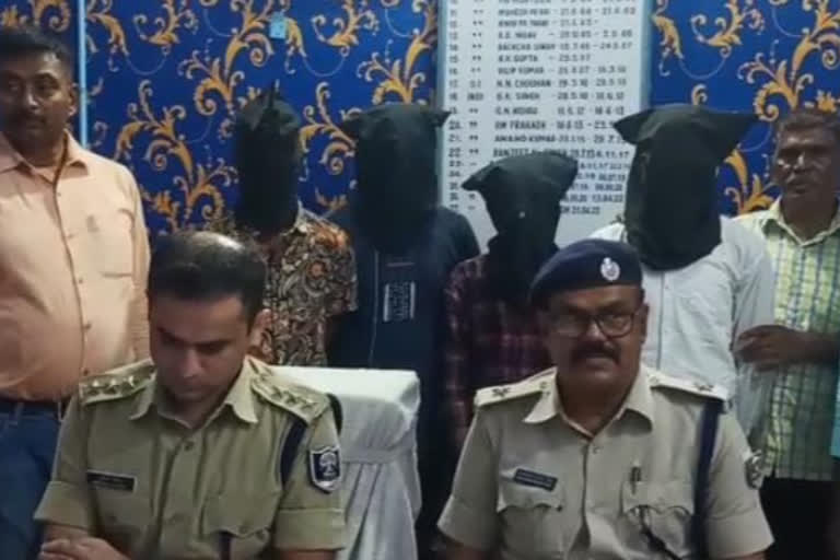 दानापुर पुलिस ने होटल पर छापेमारी कर चार अपराधी समेत होटल मैनेजर को किया गिरफ्ता