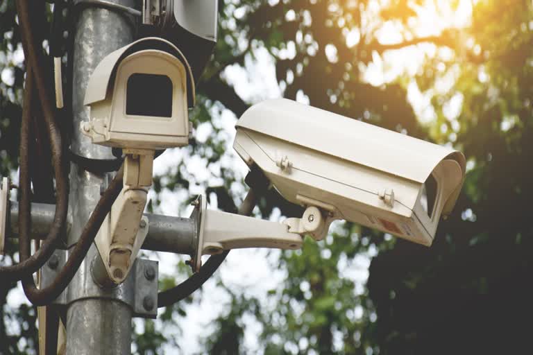 kochi police install two lakh cctv cameras  Operation Nireekshanam  cctv cameras under Operation Nireekshanam  Operation Nireekshanam campaign to install 2 lakh CCTV cameras  kochi police to increase CCTV network  ഓപ്പറേഷൻ നിരീക്ഷണം  കൊച്ചിയിൽ ലഹരി കവർന്നത് മൂന്ന് ജീവനുകൾ  നഗരമിനി കാമറ കണ്ണുകളാൽ വളയും  കൊച്ചി ഓപ്പറേഷൻ നിരീക്ഷണം പദ്ധതിയിൽ  ഓപ്പറേഷൻ നിരീക്ഷണം പദ്ധതിയുടെ കീഴിൽ കൊച്ചി  കൊച്ചി നഗരത്തിലുടനീളം രണ്ട് ലക്ഷം നിരീക്ഷണ കാമറകൾ  കാക്കനാട് ഫ്ലാറ്റിലെ കൊലപാതകം  kakkanad flat sajeev murder case  Kochi City Police Commissioner Nagaraju Chakilam  കൊച്ചി ലഹരി മരുന്ന് കേസുകൾ  എറണാകുളം ക്രൈം വാർത്ത  kochi alcohol or drugs murder case  eranakulam crime news  crime news in kerala  കേരളം ക്രൈം ന്യൂസ്  operation surveillance campaign  കൊച്ചി സിറ്റി പൊലീസ് കമ്മീഷണർ നാഗരാജു ചകിലം  kochi latest crime updates  കൊച്ചി ഫ്ലാറ്റ് സജീവ് വധം  മലപ്പുറം സ്വദേശി സജീവ്  kochi under cctv surveillance