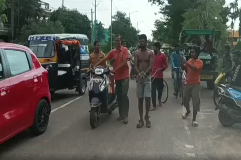 Kangaroo court in Baripada Mobile thief beaten by locals in Mayurbhanj