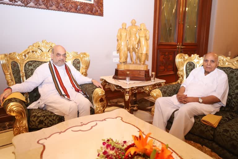 home minister amit shah meets ramoji rao  ramoji rao  amit shah meets ramoji rao  amit shah ramoji rao meeting  amit shah  amit shah in hyderabad  amit shah ramoji rao  munugode bypolls latest  അമിത്‌ ഷാ  റാമോജി റാവു  മുനുഗോഡ് ഉപതെരഞ്ഞെടുപ്പ്  അമിത്‌ ഷാ റാമോജി റാവു കൂടിക്കാഴ്‌ച  അമിത്‌ ഷാ ഹൈദരാബാദില്‍  റാമോജി റാവുമായി കൂടിക്കാഴ്‌ച നടത്തി അമിത് ഷാ