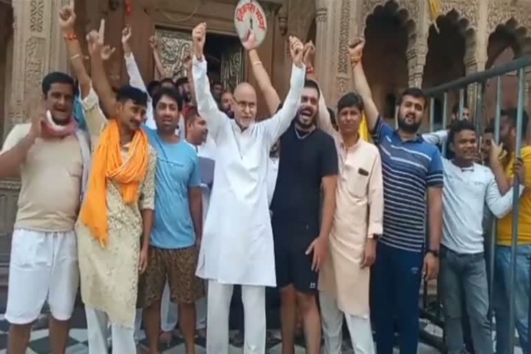 सेवायतों ने बांके बिहारी मंदिर प्रबंधन के खिलाफ जताया अक्रोश