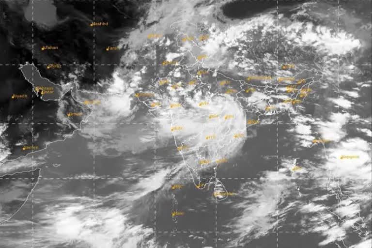 Heavy rains MP schools closed