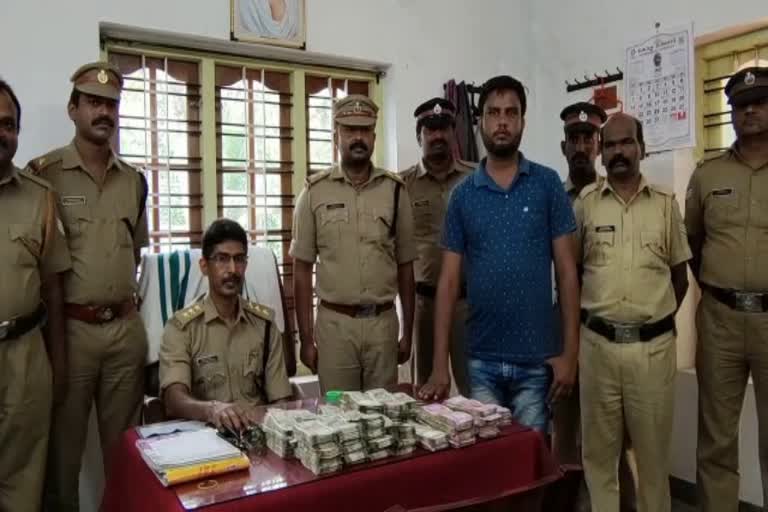 Unaccounted money seized in Neyyattinkara  നെയ്യാറ്റിന്‍കരയില്‍ നിന്ന് 45 ലക്ഷം രൂപയുടെ കള്ളപ്പണം പിടികൂടി  black money smuggling  crime news  ക്രൈംവാര്‍ത്തകള്‍  നെയ്യാറ്റിന്‍കര വാര്‍ത്തകള്‍  കുറ്റകൃത്യ വാര്‍ത്തകള്‍