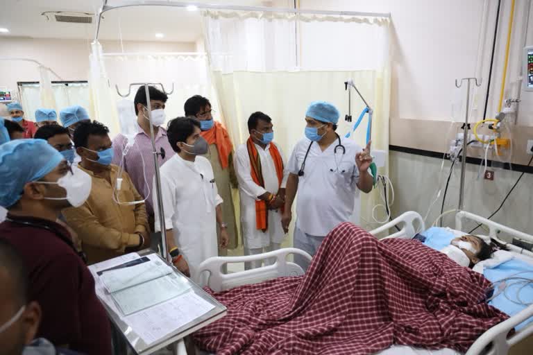 Jyotiraditya Scindia reached hospital