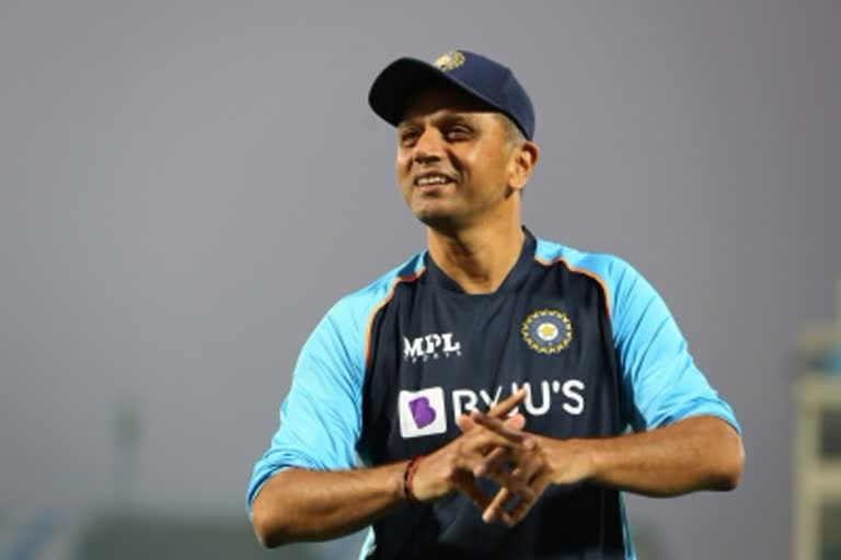 India coach Rahul Dravid tests positive for Covid  India coach Rahul Dravid  Rahul Dravid covid positive  Rahul Dravid corona  ಭಾರತ ತಂಡದ ಕೋಚ್ ರಾಹುಲ್ ದ್ರಾವಿಡ್​ಗೆ ಕೋವಿಡ್ ದೃಢ  ಯುಎಇಯಲ್ಲಿ ನಡೆಯುತ್ತಿರುವ ಏಷ್ಯಾ ಕಪ್ ಟಿ20 ಟೂರ್ನಿ  ಭಾರತ ತಂಡದ ಕೋಚ್ ರಾಹುಲ್ ದ್ರಾವಿಡ್  ರಾಹುಲ್ ದ್ರಾವಿಡ್​ಗೆ ಕೋವಿಡ್ ಪರೀಕ್ಷೆ  ಭಾರತೀಯ ಕ್ರಿಕೆಟ್ ನಿಯಂತ್ರಣ ಮಂಡಳಿ