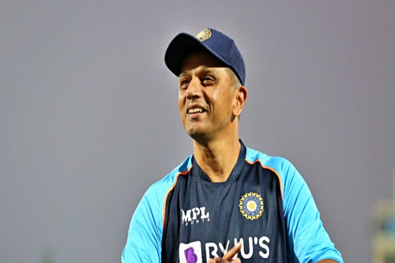 Coach Rahul Dravid  Rahul Dravid infected with Covid 19  Indian team coach Rahul Dravid  एशिया कप  मुख्य कोच राहुल द्रविड़  राहुल द्रविड़ कोविड 19 से संक्रमित