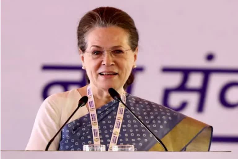 Sonia Gandhi  ചികിത്‌സയ്‌ക്കായി സോണിയ ഗാന്ധി വിദേശത്തേക്ക് പോകും  Sonia Gandhi to travel abroad  രാഹുല്‍ ഗാന്ധിയും പ്രിയങ്ക ഗാന്ധിയും  മെഹങ്കായി പര്‍ ഹല്ല ബോല്‍  congress agitation on price rise