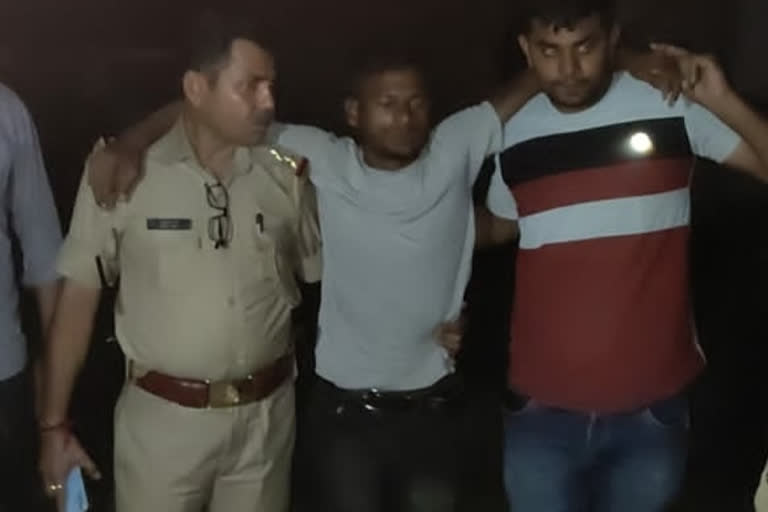 Chain Snatcher injured in Noida Police Encounter