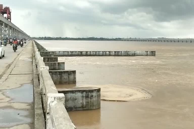 man jumped mahanadi river in cuttack