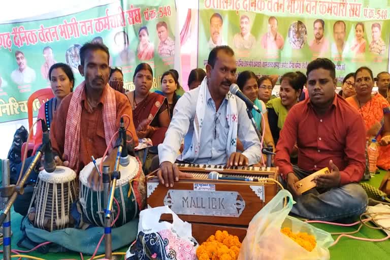 Musical protest of daily wage workers