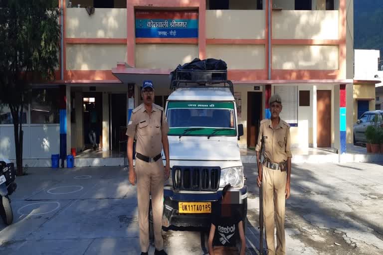 Police arrested the drunk driver who was taking the passengers of Gujarat to Badrinath