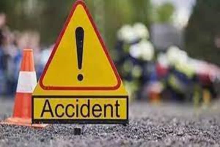 Three killed in bus-truck collision in Bengal