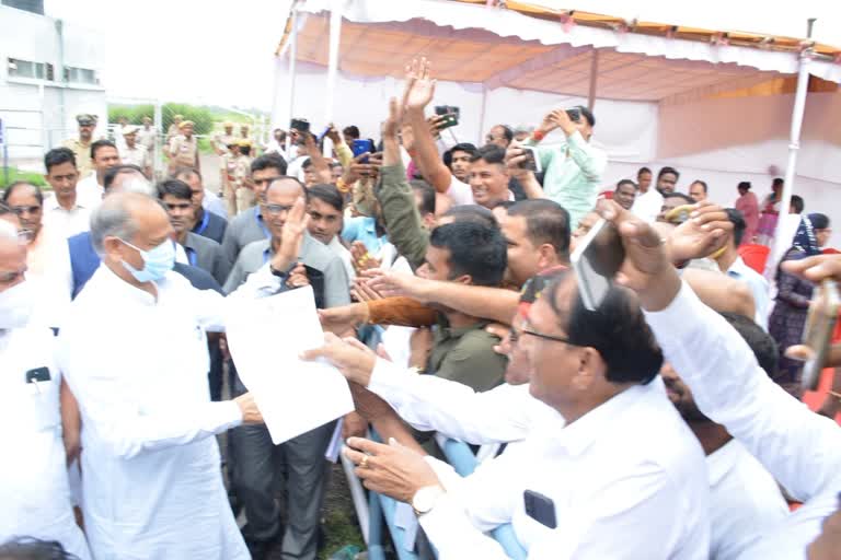 Gehlot conducts aerial survey