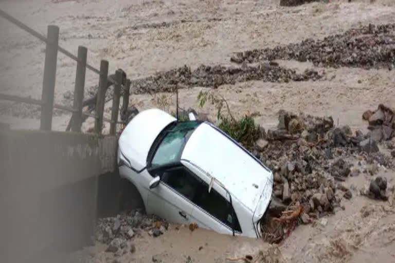 Car Fell into Song River