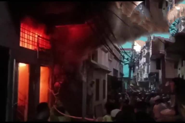 UP: Massive fire breaks out at multi-storey building in Moradabad