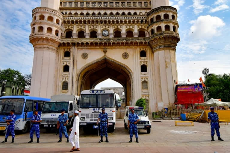 ప్రశాంతంగా ముగిసిన ముస్లింల ప్రార్థనలు, ఊపిరి పీల్చుకున్న పోలీసులు