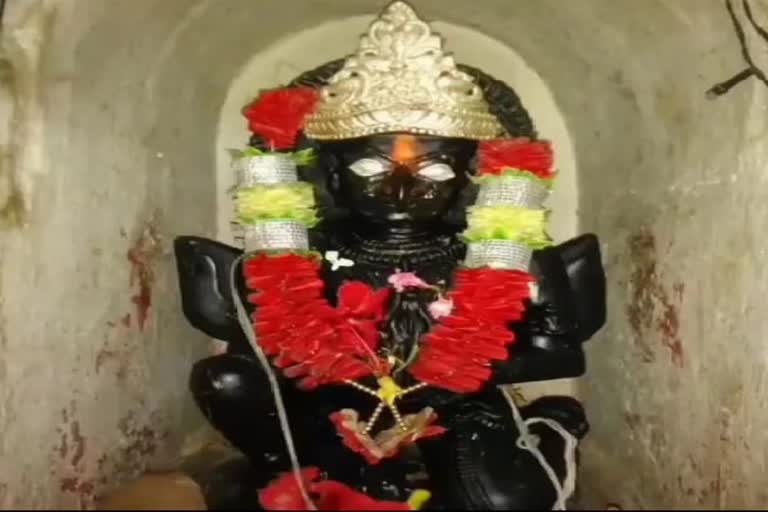 Hundred years old priceless Bhanwar Ganesh idol stolen in Masturi