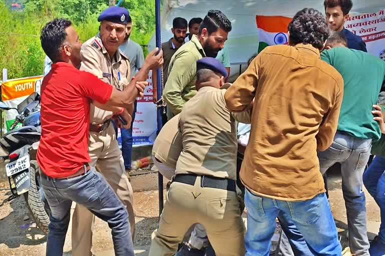 clash between youth congress bilaspur and police