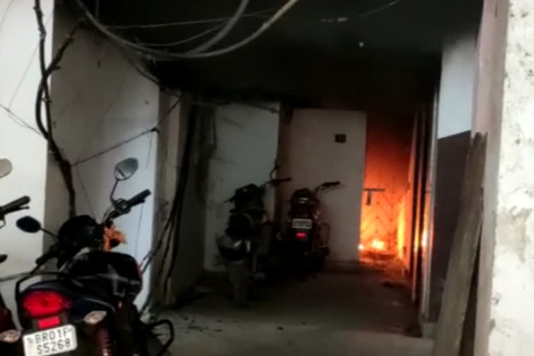 पटना के अपार्टमेंट में लगी आग