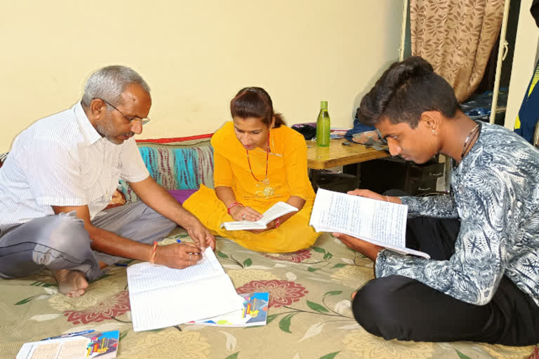 52 year old man passed 10th exam in Udaipur along with his son and daughter