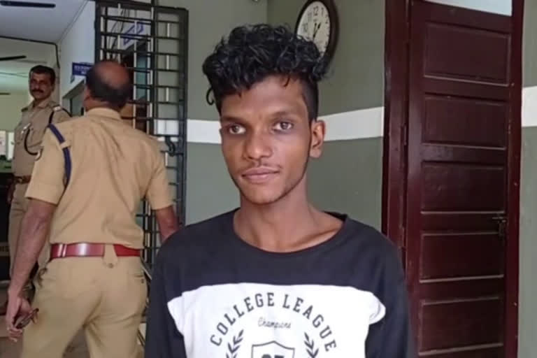 kollam pocso case  kollam pocso case arrest  kollam minor girl rape case  14 year old girl raped  kadakkal minor girl rape case  കൊല്ലം പോക്‌സോ കേസ്  പതിനാലുകാരി പീഡനം അറസ്റ്റ്  പതിനാലുകാരി വര്‍ക്കല ബീച്ച് പീഡനം  പോക്‌സോ കേസ് യുവാവ് അറസ്റ്റ്  വര്‍ക്കല ബീച്ചിലെത്തിച്ച് പീഡിപ്പിച്ചു  കടയ്ക്കല്‍  മുക്കുപണ്ടം വര്‍ക്കല ബീച്ച് പീഡനം  കടയ്‌ക്കല്‍ സ്വദേശിയായ പതിനാലുകാരി  ചൈൽഡ്‌ ലൈൻ