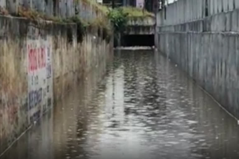 கோவையில் கனமழை காரணமாக தாழ்வான பகுதிகளில் வெள்ளம்