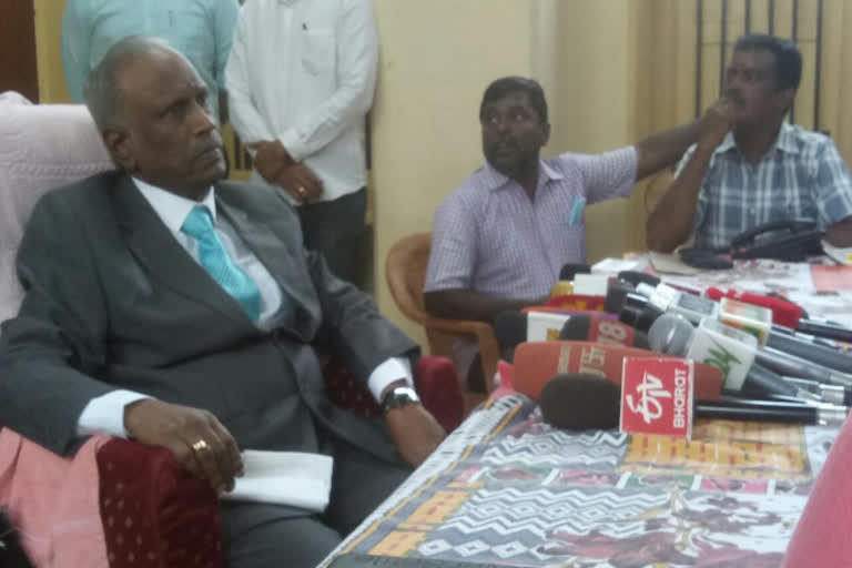 ஜெயலலிதா மரணம் குறித்து ஓய்வு பெற்ற நீதிபதி ஆறுமுகசாமி