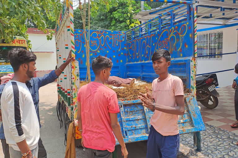 तेज रफ्तार ट्रक ने वृद्ध को कुचला, मौत के बाद घंटों सड़क जाम