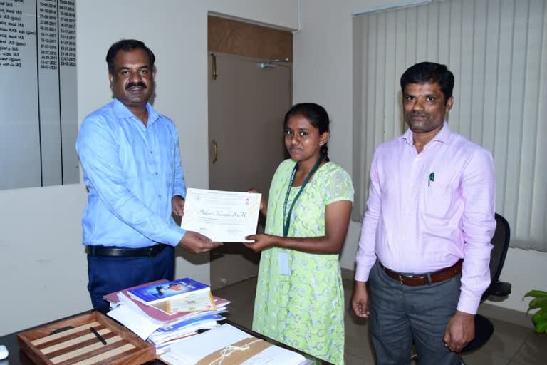 The District Collector presented the award letter to the student BM Pallavi.