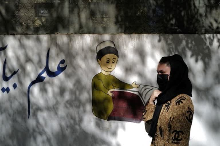 Taliban restricts female students to leave Kabul for studies