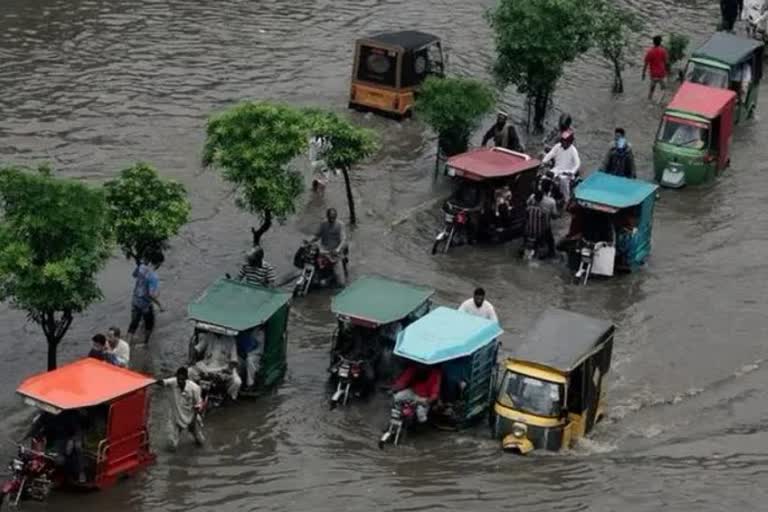 پاکستان میں سیلاب سے ہلاکتوں کی تعداد ایک ہزار سے متجاوز