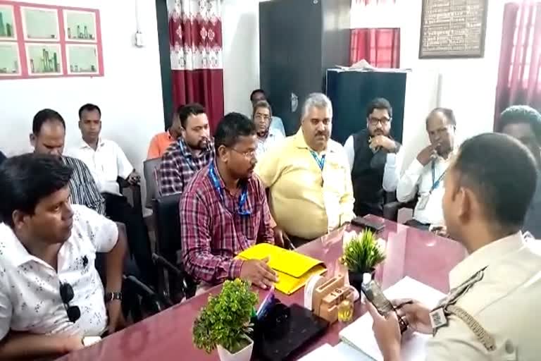 FIR lodged in police station regarding assault on bank worker in Gumla