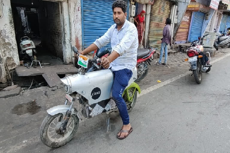 A mechanic from Agra invents e-Bike, inspires many to follow suit