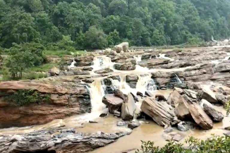 Youth drowned in Tamasin waterfall in Chatra