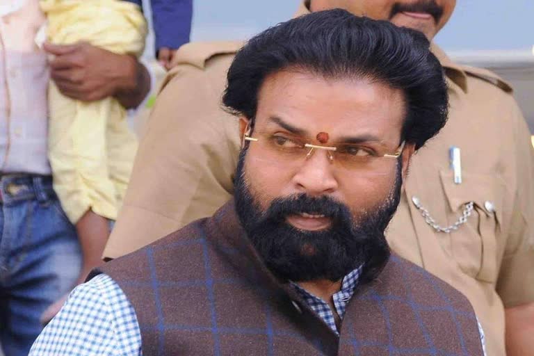 extra-charge-minister-sriramulu-warns-private-bus-owners