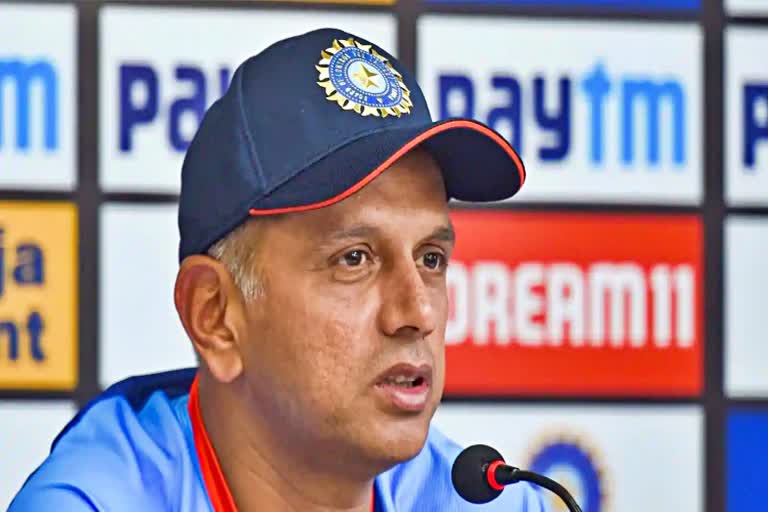 Asia Cup 2022  Head coach Dravid recovers from covid  Head coach Dravid joins Indian team  india in asia cup 2022  india vs pakistan in asia cup 2022  एशिया कप 2022  मुख्य कोच द्रविड़ कोविड से उबरे  द्रविड़ भारतीय टीम से जुड़े  एशिया कप 2022 में भारत  एशिया कप 2022 में भारत बनाम पाकिस्तान