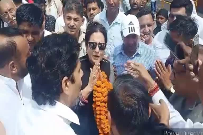 kiran chaudhary karyakataon ke dwaar