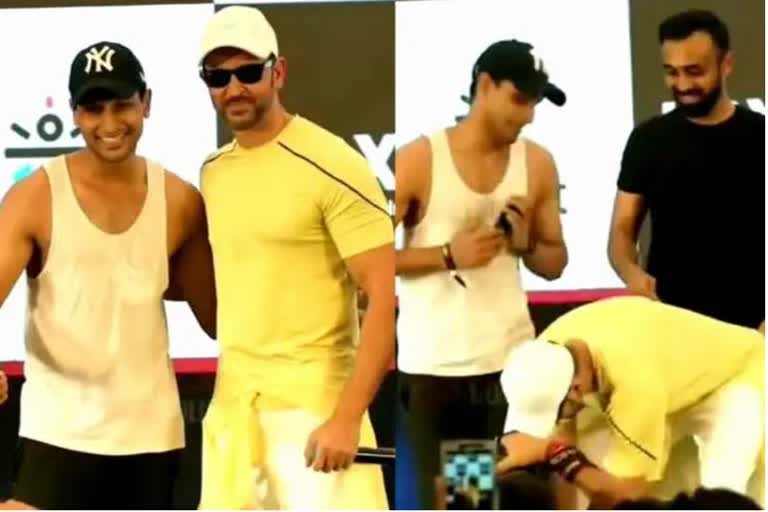 hrithik roshan touches feet of fan  hrithik roshan video  hrithik roshan movie  hrithik roshan viral video  hrithik roshan fans  hrithik roshan humble superstar  netizens laud hrithik roshan humbleness  ആരാധകന്‍റെ കാല് തൊട്ട് വണങ്ങി ഹൃത്വിക്ക്  ഹൃത്വിക്ക് റോഷന്‍  ഹൃത്വിക്ക് റോഷന്‍ വീഡിയോ  ഹൃത്വിക്ക് റോഷന്‍ വൈറല്‍ വീഡിയോ  ഹൃത്വിക്ക് റോഷന്‍ സിനിമ  ഹൃത്വിക്ക് റോഷന്‍ ആരാധകര്‍  വിക്രം വേദ  വിക്രം വേദ ടീസര്‍  vikram vedha teaser  vikram vedha movie  vikram vedha release  vikram vedha release date  ഹൃത്വിക്ക്