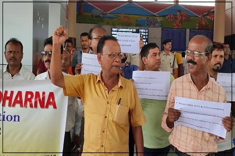 assam-rail-passengers-association-protest-at-rangia