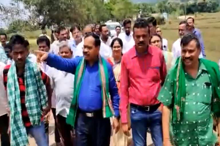 Nalini Pradhan visit flood hit area discuss about flood situation