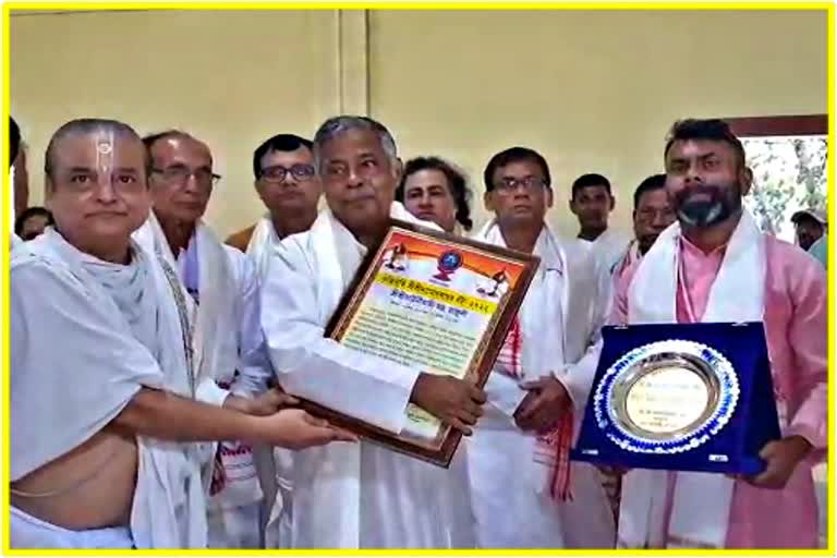 Binond Sharma Pujari receives Damodar Dev Award