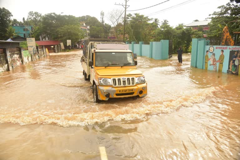 കനത്ത മഴ  പത്തനംതിട്ടയിൽ ശക്തമായ മഴ  കേന്ദ്ര കാലാവസ്ഥ വകുപ്പ്  കേരളത്തിൽ വ്യാപക മഴ  കേരള വാർത്തകൾ  പത്തനംതിട്ട വാർത്തകൾ  KERALA RAIN IPDATION  PATHANAMTHITTA RAIN UPDATION  kerala latest news  heavy rain at pathanamthitta  Central Meteorological Department