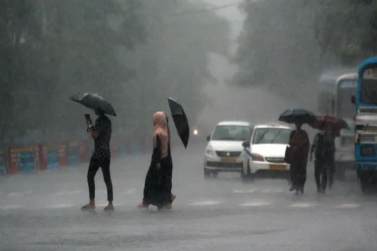 rain  heavy rain today in kerala  orange alert in three district  rain in kerala  rain news today  rain updation  yellow alert today  latest news in trivandrum  rain news  സംസ്ഥാനത്ത് ഇന്ന് ശക്തമായ മഴയ്ക്ക് സാധ്യത  മൂന്ന് ജില്ലകളില്‍ ഓറഞ്ച് അലര്‍ട്ട്  മഴ വാര്‍ത്ത  ഇന്നത്തെ മഴ മുന്നറിയിപ്പ്  ഇന്നത്തെ പ്രധാന വാര്‍ത്തകള്‍  ഏറ്റവും പുതിയ തിരുവനന്തപുരം വാര്‍ത്തകള്‍  ഇന്നത്തെ മഴ വാര്‍ത്തകള്‍  കേരളത്തിലെ മഴ