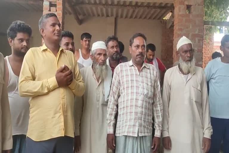सामूहिक नमाज पढ़ने पर हिंदू मुस्लिम समुदाय में विवाद