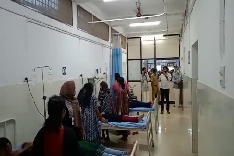 food poision  food poison in nadapuram  puliyanmav malabar womens college students  puliyanmav malabar womens college  kozhikode food poison latest news  kozhikode latest news  kozhikode news today  പതിനെട്ട് പേര്‍ ആശുപത്രിയില്‍  മലബാർ വുമൺസ് കോളജ്  വുമൺസ് കോളജ് വിദ്യാര്‍ഥികള്‍ക്ക് ഭക്ഷ്യവിഷബാധ  ഭക്ഷ്യവിഷബാധ  കോഴിക്കോട് ഭക്ഷ്യവിഷബാധ  കോഴിക്കോട് ഏറ്റവും പുതിയ വാര്‍ത്ത  കോഴിക്കോട് ഇന്നത്തെ പ്രധാന വാര്‍ത്തകള്‍  നാദാപുരത്ത് ഭക്ഷ്യവിഷബാധ