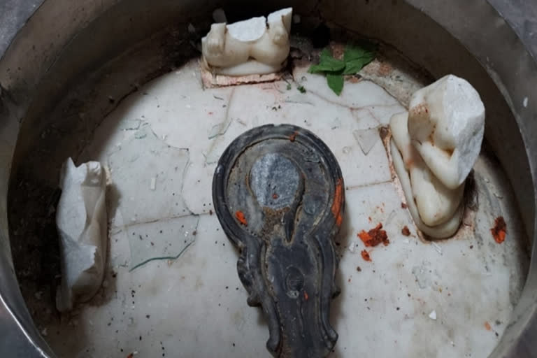 Youth break Shiv idol in Aligarh Shiva Temple