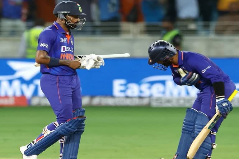 Dinesh Karthik bowed in front of Hardik