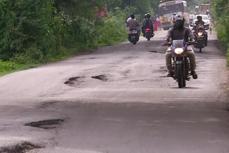 Kankipadu Gudivada road is a dangerous single