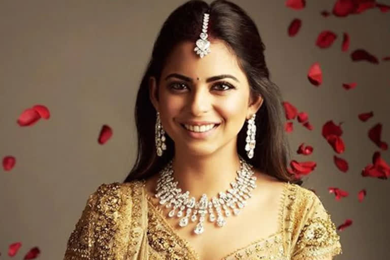 Mukesh Ambani Introduces Daughter Isha Ambani As the New Leader Of Reliance Retail Business