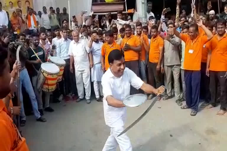 Congress Target BJP Jagdish Devda Sword Fighting